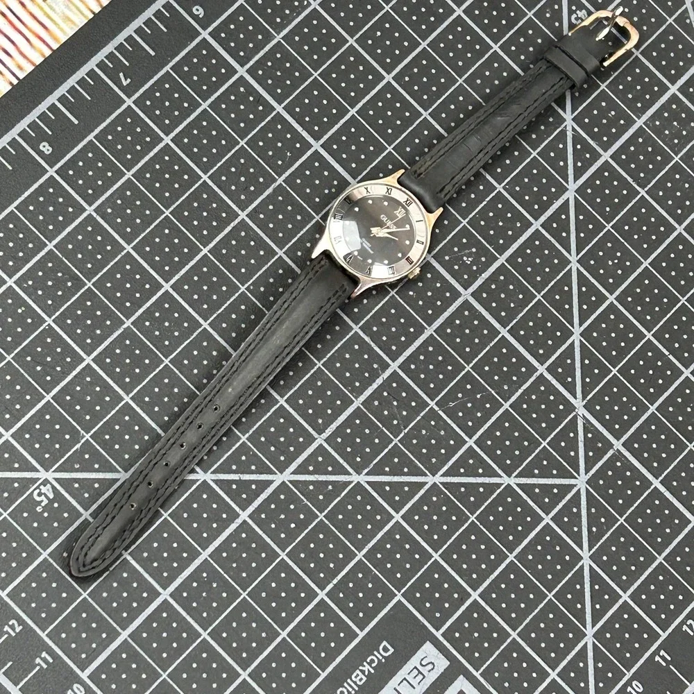 Vintage 1996 Guess Watch Black‎ Dial Roman Numeral Bezel Leather Strap 25mm